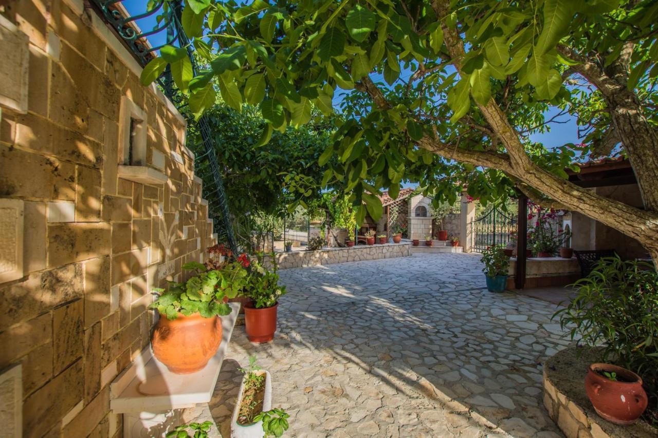 Porto Giardino Apartments Kypseli Bagian luar foto