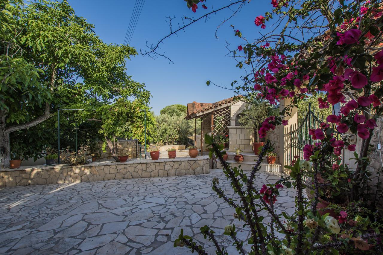Porto Giardino Apartments Kypseli Bagian luar foto