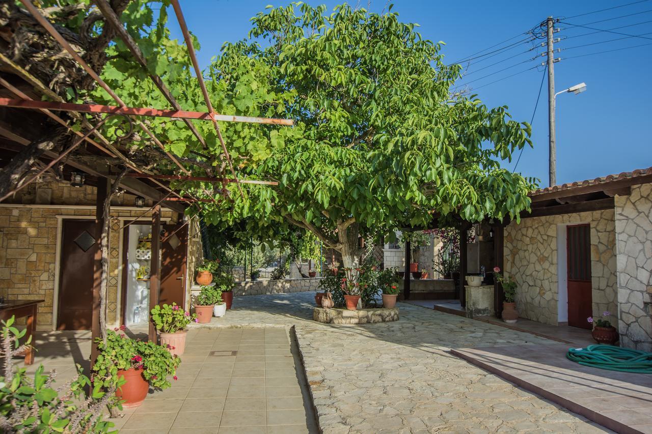 Porto Giardino Apartments Kypseli Bagian luar foto